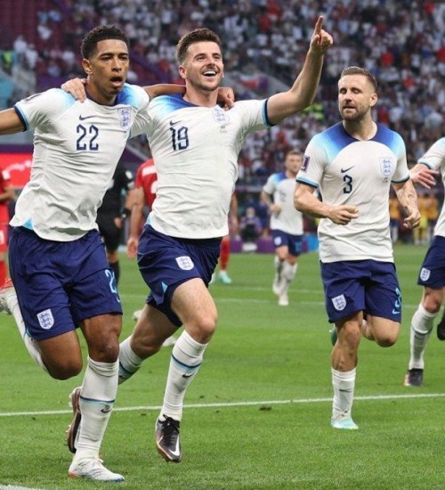 Inglaterra goleia o Irã pelo Grupo B da Copa do Mundo.