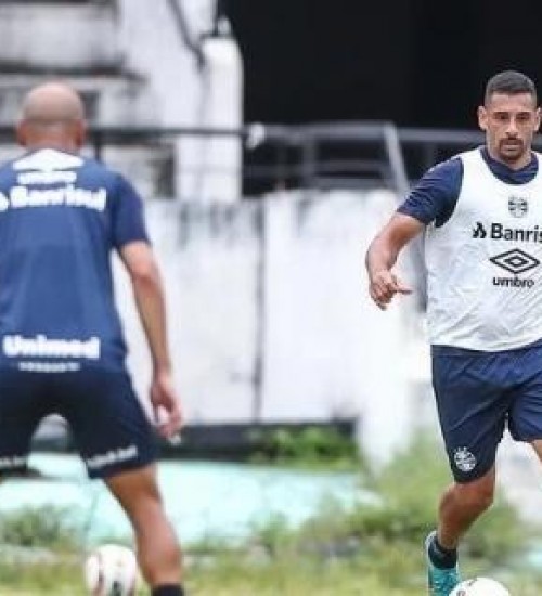 Próximo de garantir permanência de Diego Souza, Grêmio procura outro centroavante.