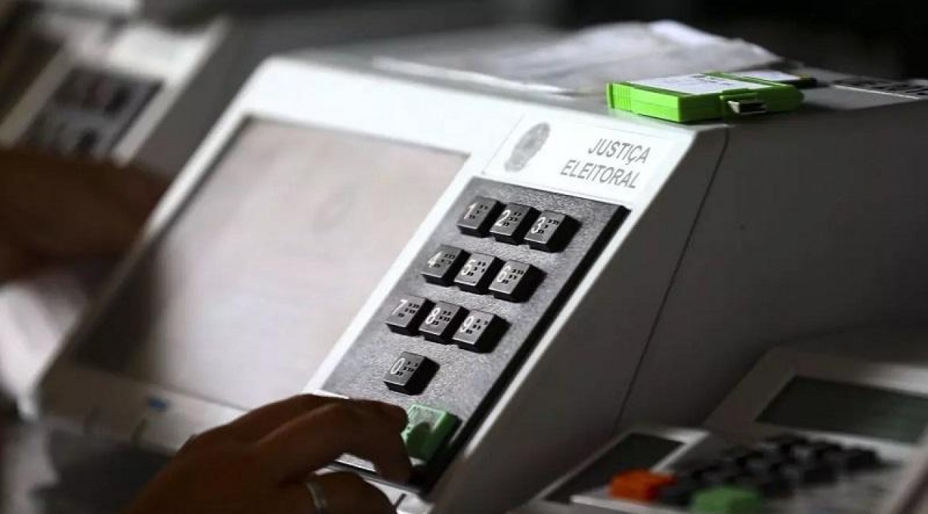 Sem apontar fraude nas urnas, Ministério da Defesa vê risco de ‘código malicioso’.