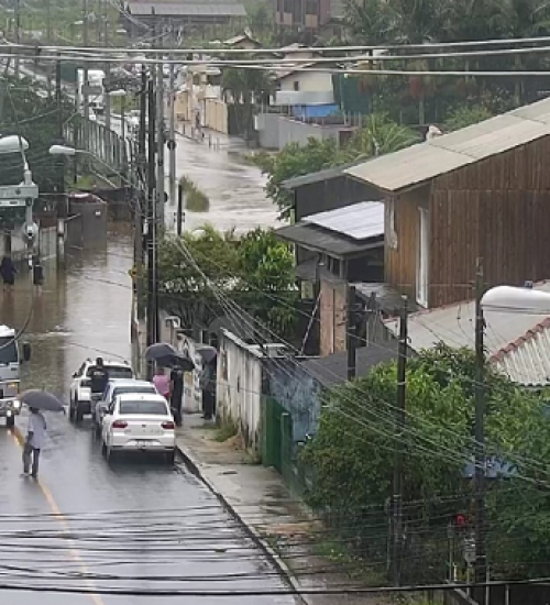 Santa Catarina tem 17 cidades em situação emergência por causa das chuvas.