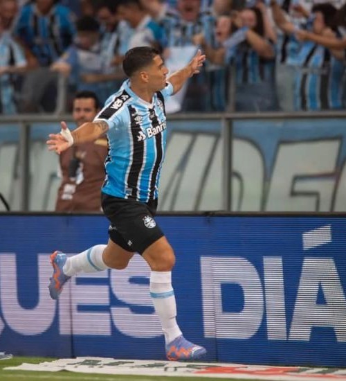 Com três de Suárez, Grêmio goleia o São Luiz e conquista a Recopa Gaúcha.