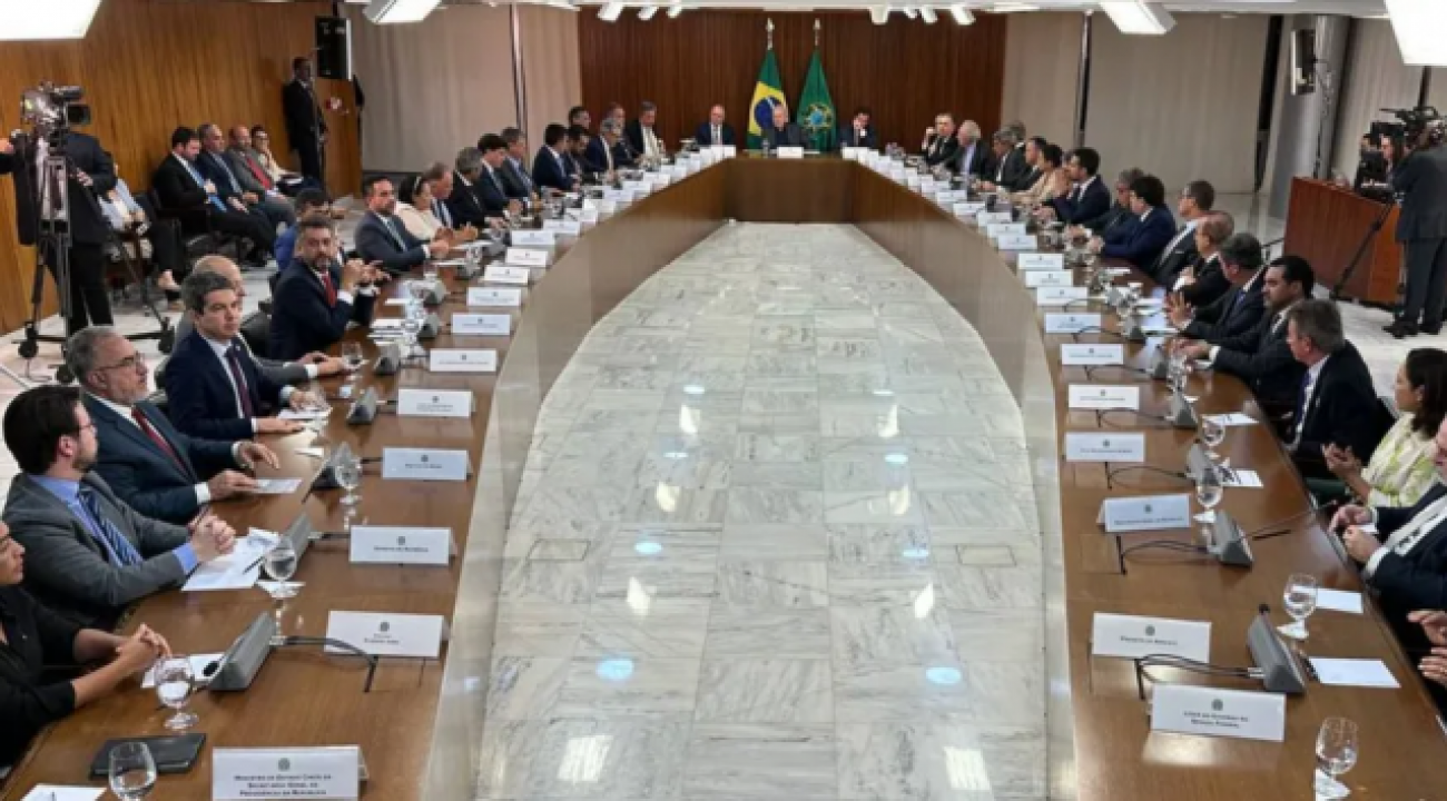 Lula se reúne hoje com governadores para tratar da relação com estados e municípios.
