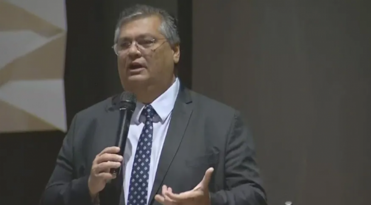 Não há elementos para investigar Bolsonaro por minuta na casa de Torres, diz Dino