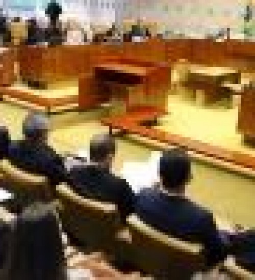 Senadores de oposição articulam aprovação de PEC que fixa mandato a ministros do STF