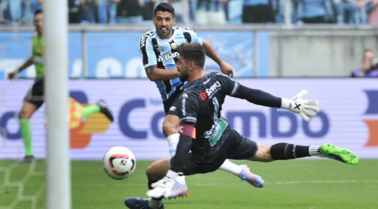 Suárez faz dois, e Grêmio goleia o Aimoré por 3 a 0.