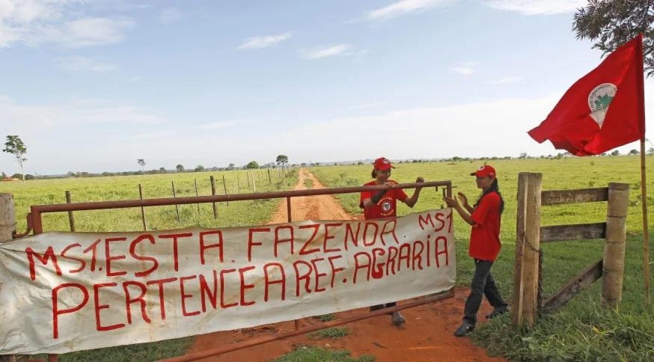 Governo estuda expropriar terras de grandes devedores para promover reforma agrária.
