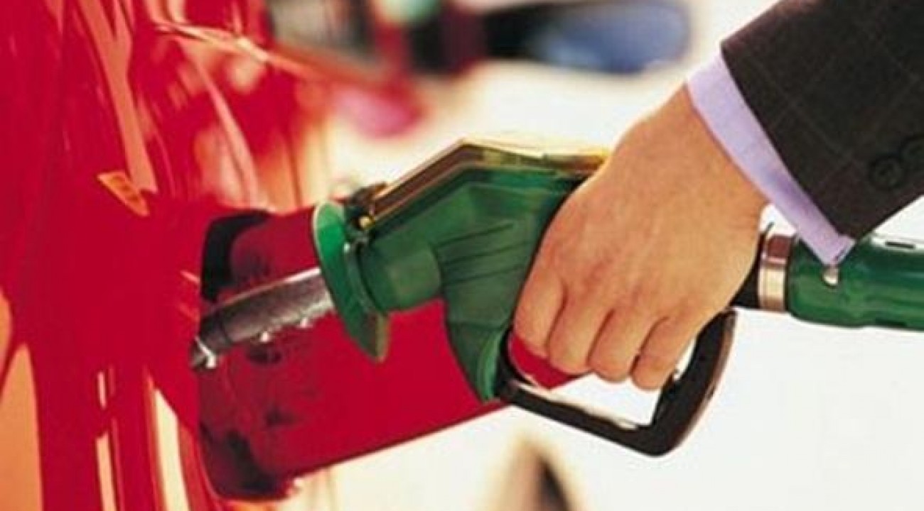 Gasolina deve ficar R$ 0,34 mais cara a partir de sábado com volta de impostos.