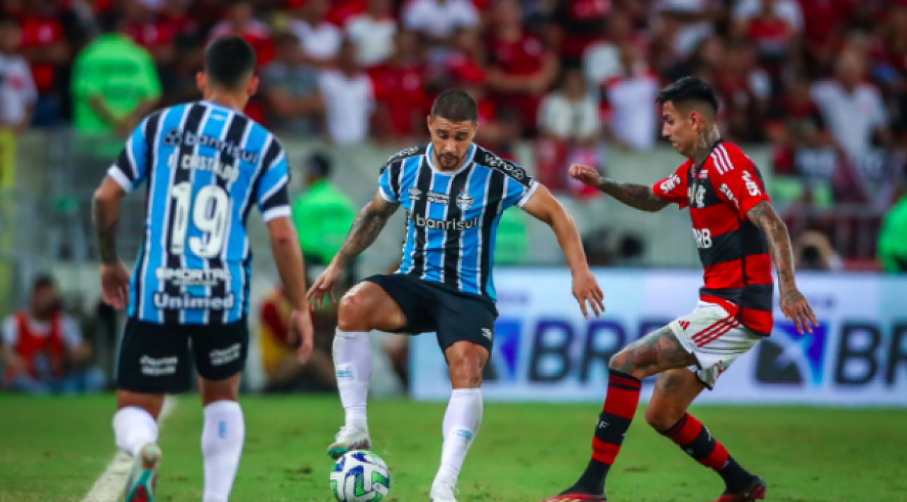 Grêmio é goleado pelo Flamengo e sai do G-4 do Brasileirão.