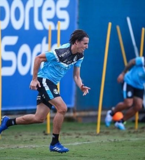Grêmio prevê retornos de Geromel e Jhonata Robert aos treinos em 15 dias.