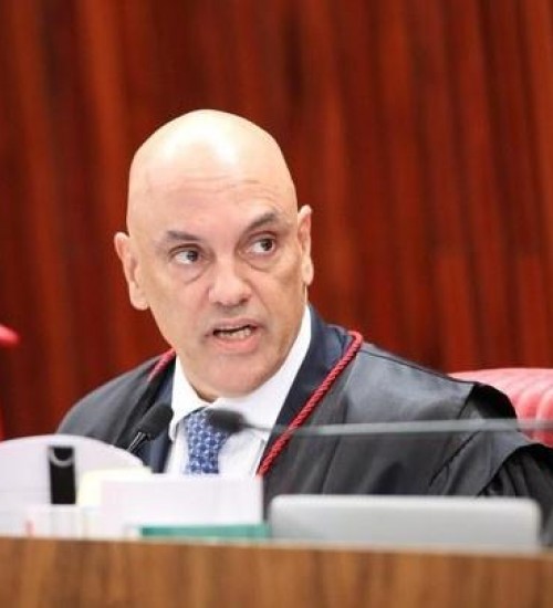 Moraes conclui julgamento e confirma inelegibilidade de Bolsonaro até 2030.