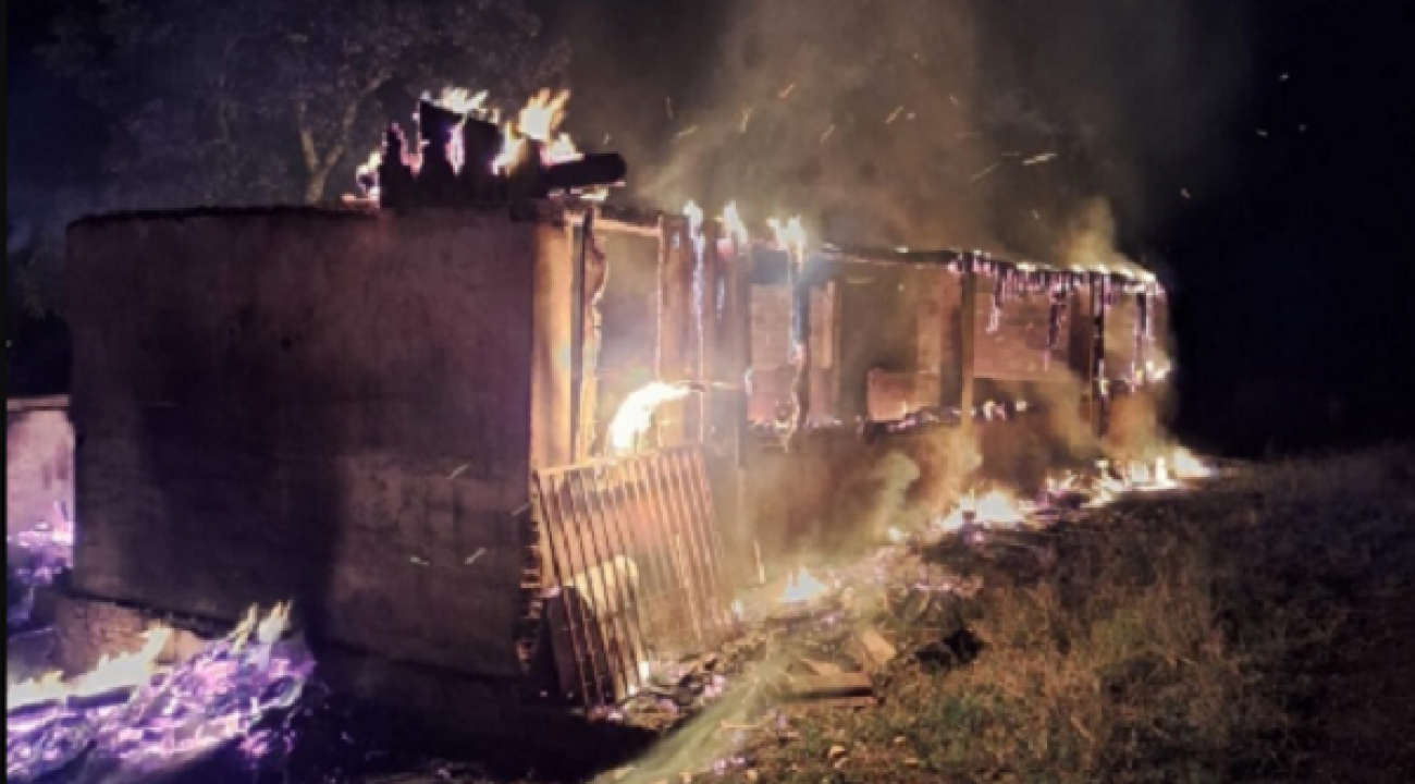 Cadáver carbonizado é encontrado em incêndio residencial em São José do Cedro.