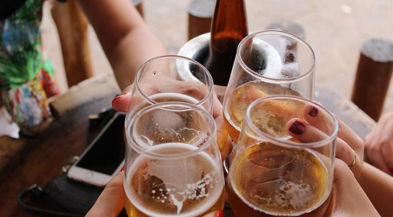 Com aumento de 24% nas vendas em 2023, consumo de cerveja sem álcool dispara no Brasil.