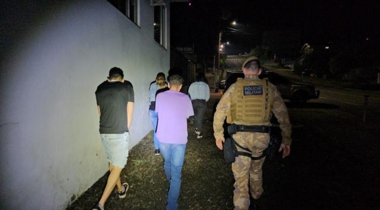 PM de SMOeste prende quatro traficantes e fecha pontos de tráfico de drogas.