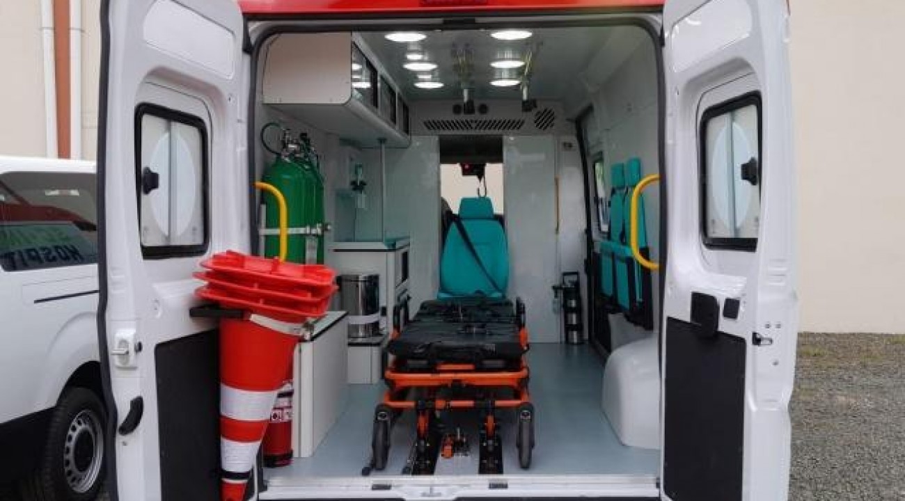 Santa Catarina recebe primeira ambulância projetada no Brasil para atender obesos.