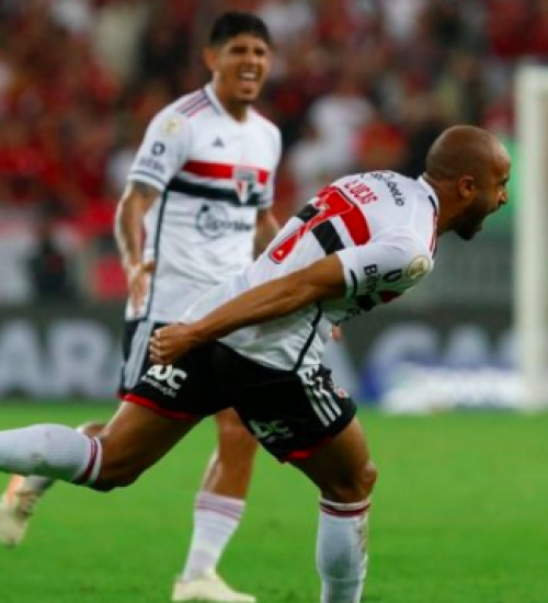 São Paulo vence Corinthians no Morumbi e garante vaga na final da Copa do Brasil.