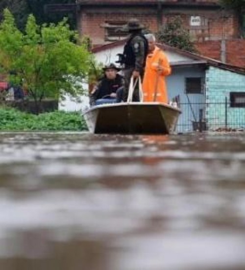 Mais de 18 mil pessoas em 60 municípios são afetadas por chuvas no RS, diz Defesa Civil.