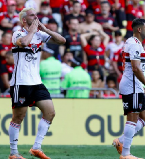 São Paulo vence o Flamengo e joga pelo empate na volta para ser campeão da Copa do Brasil.