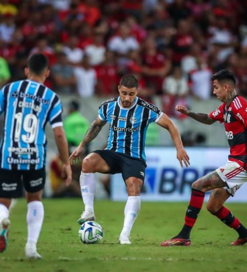 Grêmio vira sobre o Flamengo e se mantém no G-6 do Brasileirão.