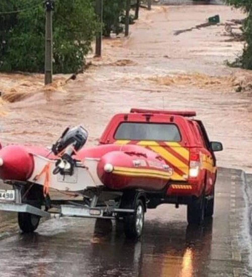 Novo alerta da Defesa Civil de SC prevê temporais, 200 milímetros de chuva e inundações.
