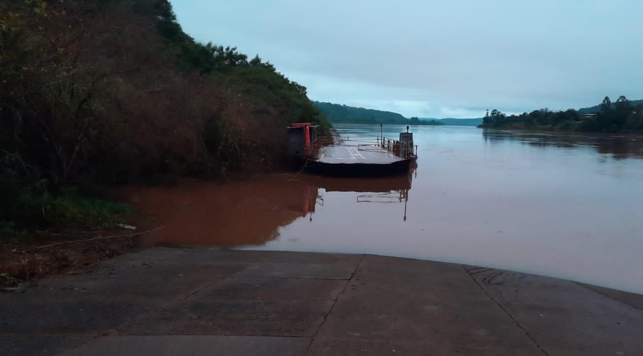Travessias por barca no Rio Uruguai estão suspensas no Extremo Oeste.