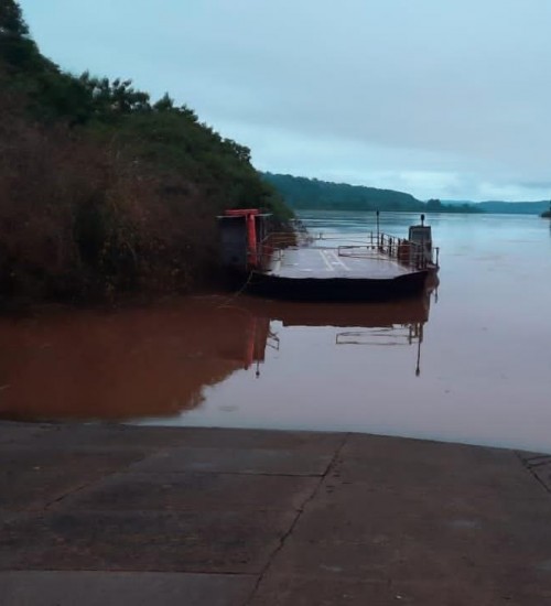 Travessias por barca no Rio Uruguai estão suspensas no Extremo Oeste.