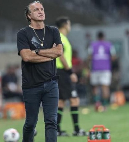 Cuca recusa proposta do Botafogo para treinar a equipe na reta final do Brasileirão.