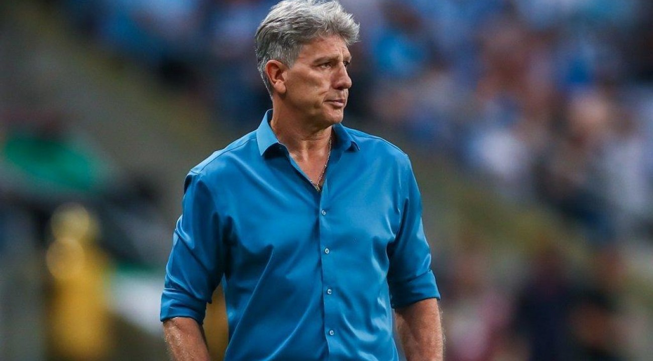 Grêmio formaliza proposta de renovação a Renato Portaluppi.