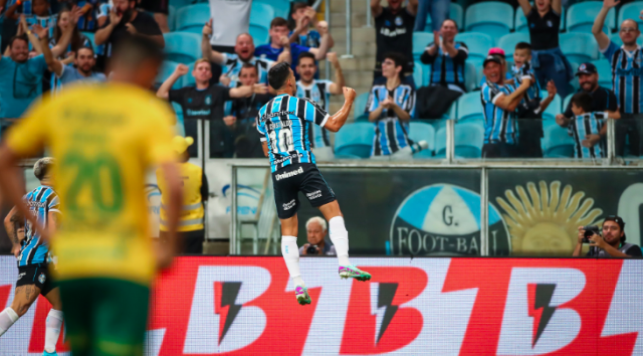 Com gol de Cristaldo, Grêmio vence o Cuiabá e sobe na tabela do Brasileirão.