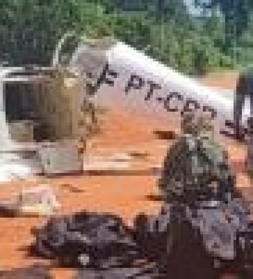 FAB intercepta avião vindo do Paraguai com carga de pasta base de cocaína