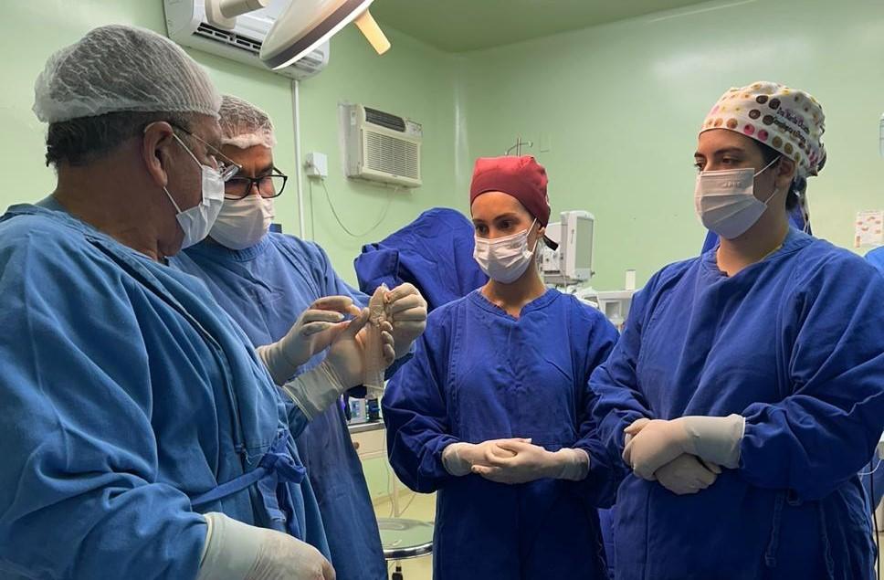 Equipe médica realiza cirurgia rara em paciente com doença congênita em SC