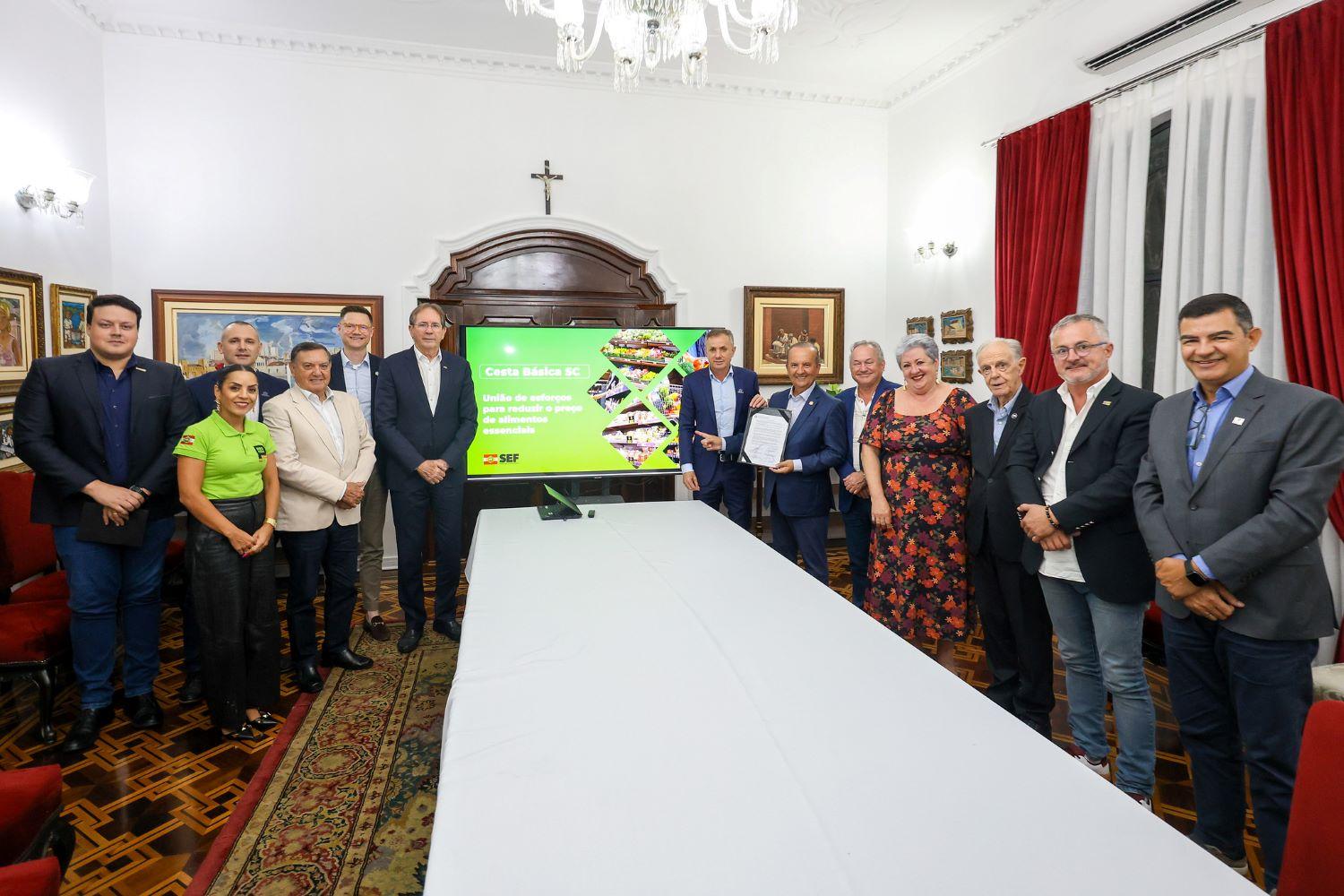 Governador zera imposto de arroz, feijão e farinhas