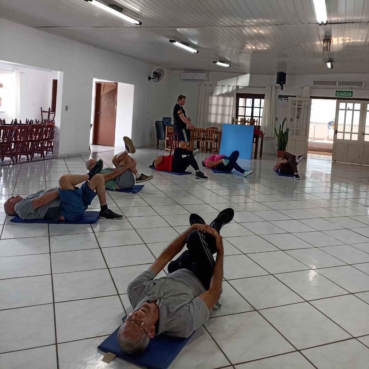 Santa Helena promove aulas de ginástica para idosos