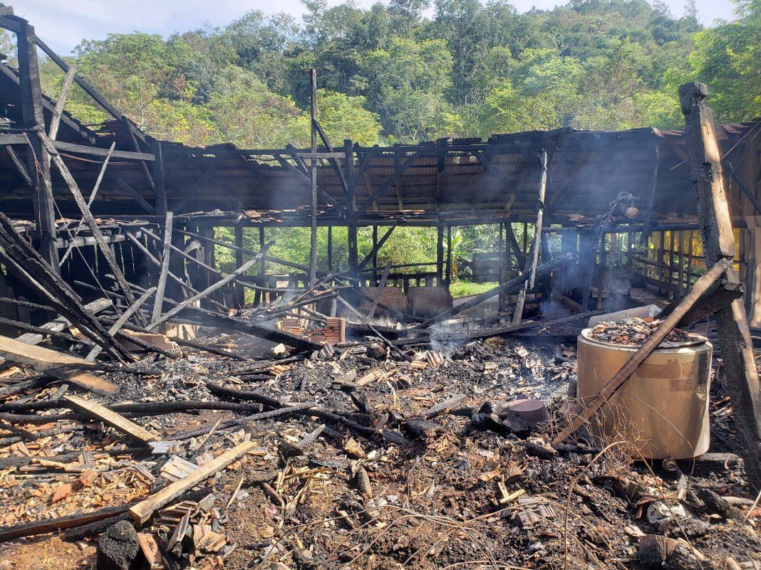 Incêndio atinge galpão em propriedade rural de Tunápolis