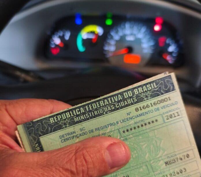 Alesc aprova fim da taxa de licenciamento anual de veículos