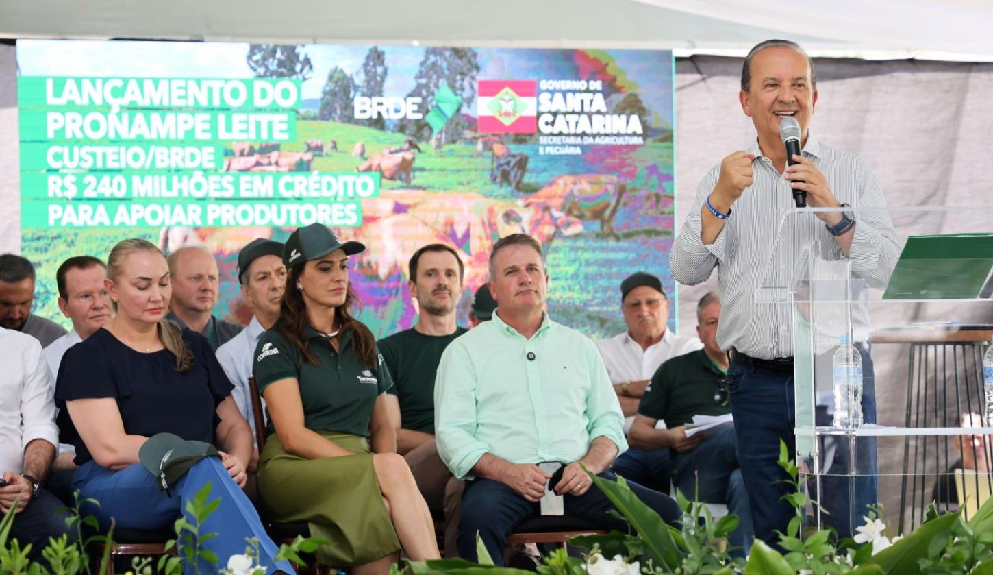 Jorginho Mello anuncia R$ 240 milhões em crédito para produtores de leite